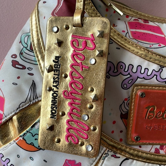 Y2K SM hobo sweet treats white Betsey Johnson Betseyville shoulder bag - Picture 3 of 13